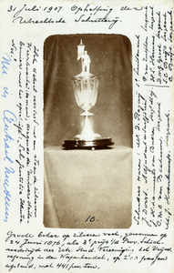 98305 Afbeelding van een zilveren beker die door de Utrechtse schutterij als derde prijs bij een wedstrijd op 24 juni ...